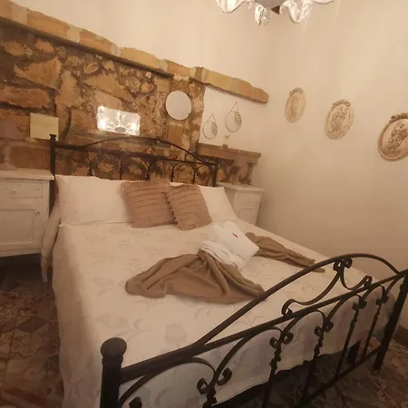 Casa Jolie A 100 Mt Dalla Spiaggia Di Carratois Portopalo Di Capo Passero